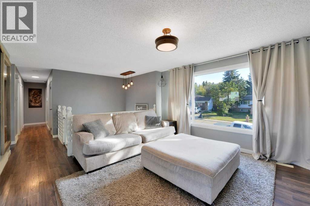 5240 40 Street, Innisfail, Alberta  T4G 1G5 - Photo 4 - A2258985