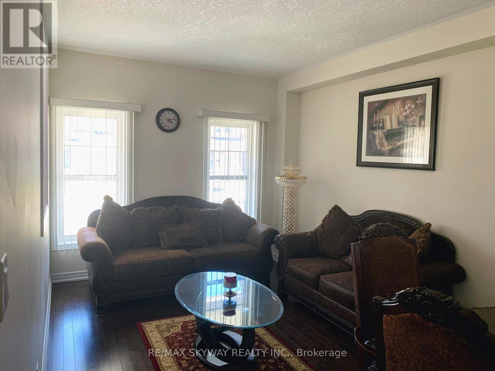 27 Swenson Street, New Tecumseth, Ontario  L9R 0J6 - Photo 3 - N12445725