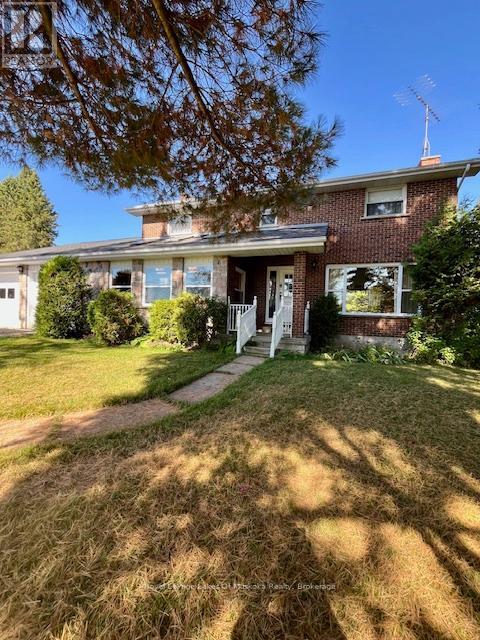 96 520 Highway W, Burk's Falls, Ontario  P0C 1A0 - Photo 2 - X12447443