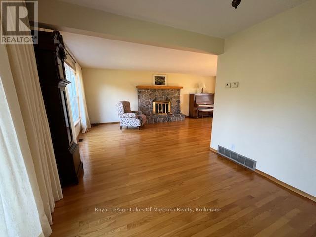 96 520 Highway W, Burk's Falls, Ontario  P0C 1A0 - Photo 8 - X12447443
