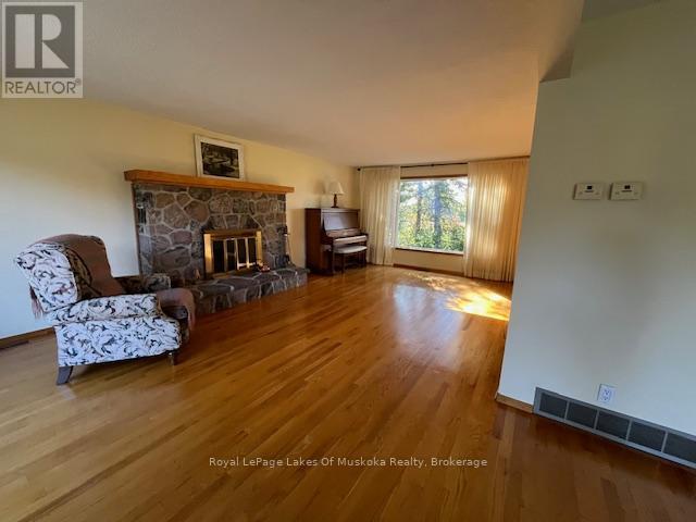 96 520 Highway W, Burk's Falls, Ontario  P0C 1A0 - Photo 9 - X12447443