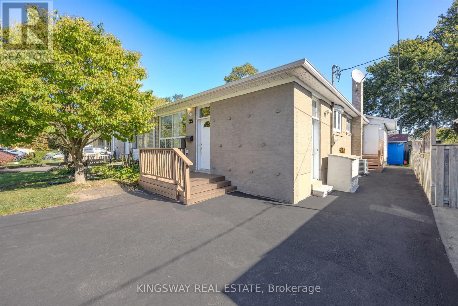 25 Bailey Crescent, Aurora (Aurora Highlands), Ontario  L4G 2B2 - Photo 2 - N12447280
