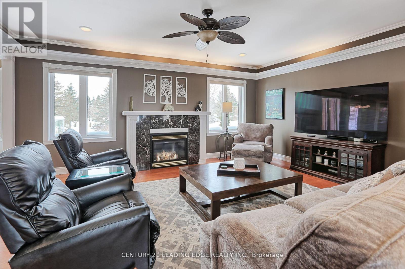 2 Deer Ridge Road, Uxbridge, Ontario  L0C 1A0 - Photo 10 - N12447286