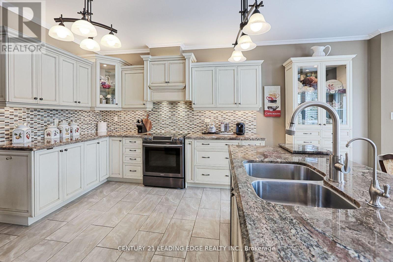 2 Deer Ridge Road, Uxbridge, Ontario  L0C 1A0 - Photo 17 - N12447286