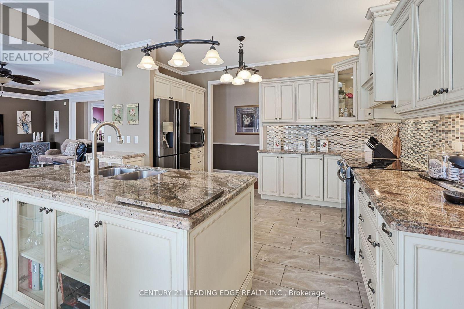 2 Deer Ridge Road, Uxbridge, Ontario  L0C 1A0 - Photo 18 - N12447286