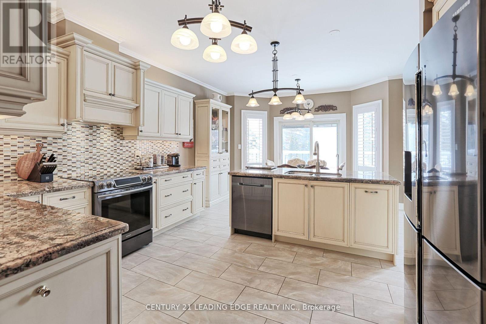 2 Deer Ridge Road, Uxbridge, Ontario  L0C 1A0 - Photo 19 - N12447286