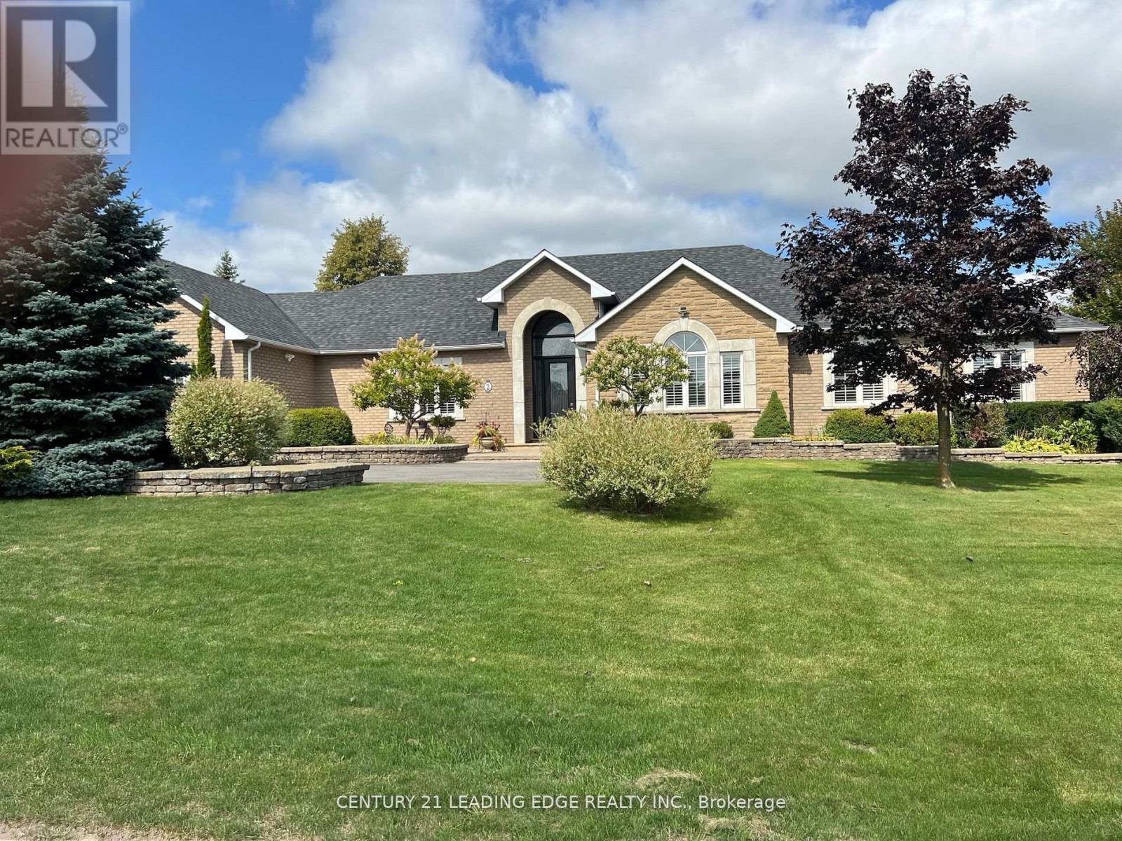 2 Deer Ridge Road, Uxbridge, Ontario  L0C 1A0 - Photo 2 - N12447286