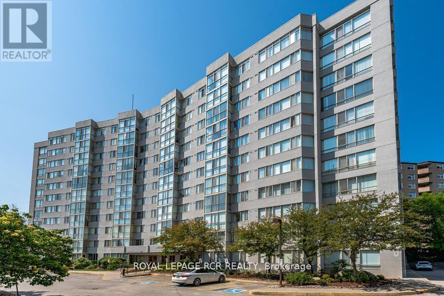 901 - 270 Davis Drive, Newmarket (Central Newmarket), Ontario  L3Y 8K2 - Photo 1 - N12447295