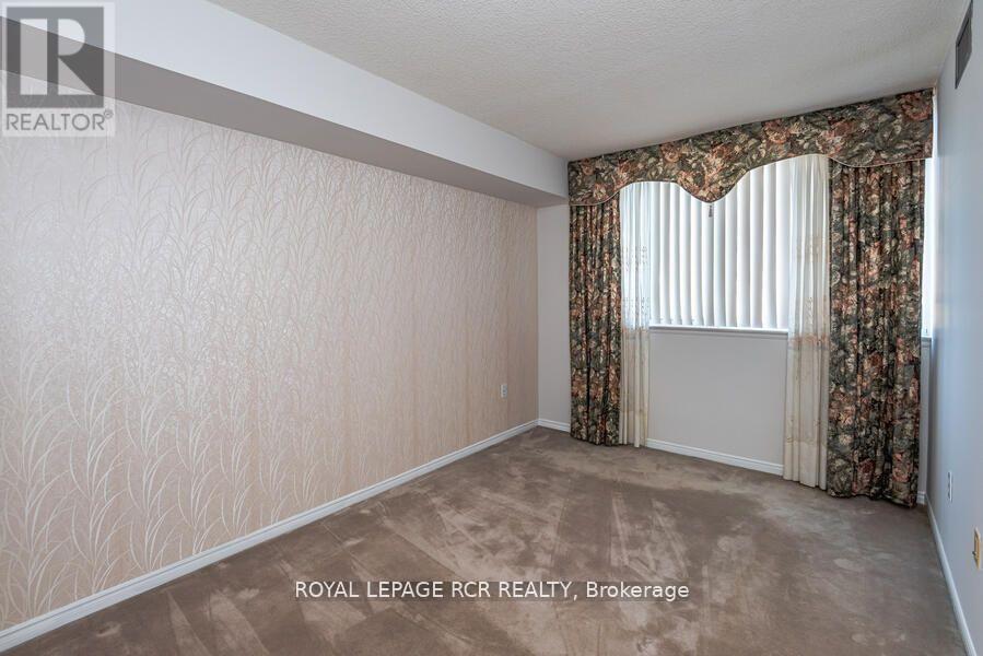 901 - 270 Davis Drive, Newmarket (Central Newmarket), Ontario  L3Y 8K2 - Photo 11 - N12447295