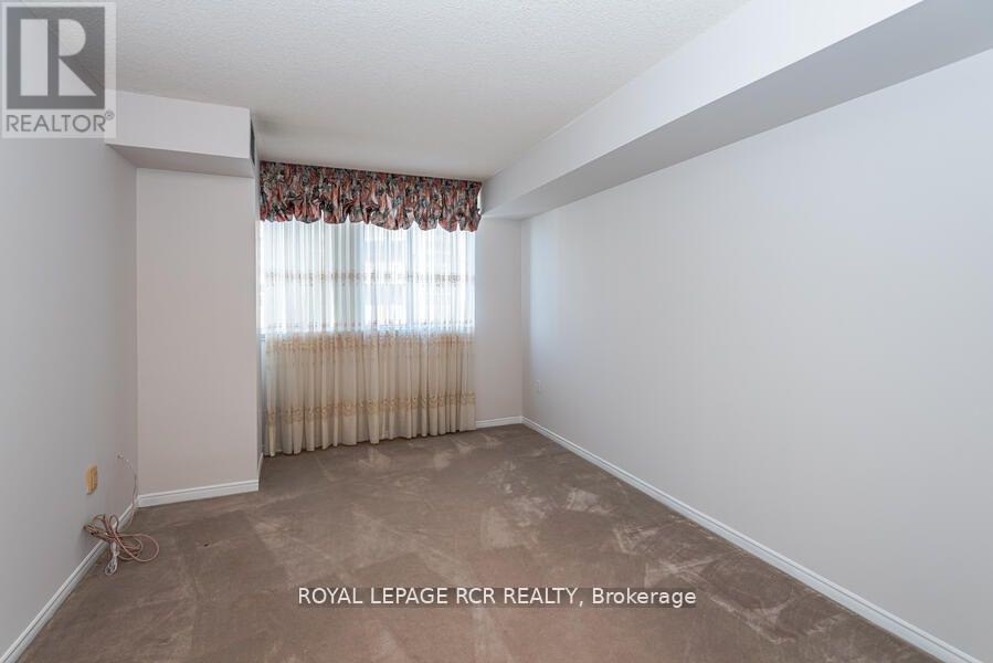 901 - 270 Davis Drive, Newmarket (Central Newmarket), Ontario  L3Y 8K2 - Photo 15 - N12447295