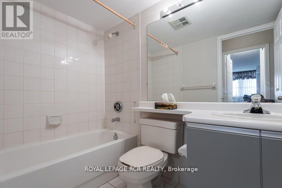 901 - 270 Davis Drive, Newmarket (Central Newmarket), Ontario  L3Y 8K2 - Photo 16 - N12447295