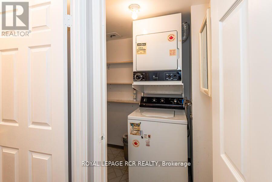 901 - 270 Davis Drive, Newmarket (Central Newmarket), Ontario  L3Y 8K2 - Photo 17 - N12447295