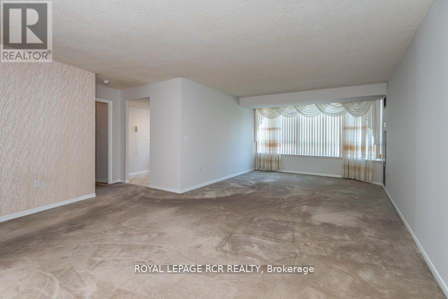 901 - 270 Davis Drive, Newmarket (Central Newmarket), Ontario  L3Y 8K2 - Photo 5 - N12447295