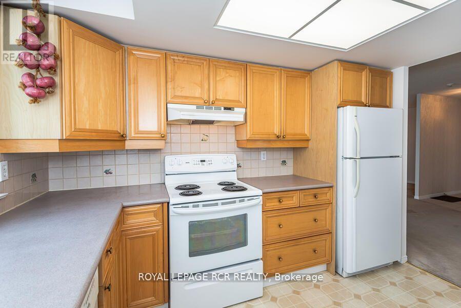 901 - 270 Davis Drive, Newmarket (Central Newmarket), Ontario  L3Y 8K2 - Photo 9 - N12447295