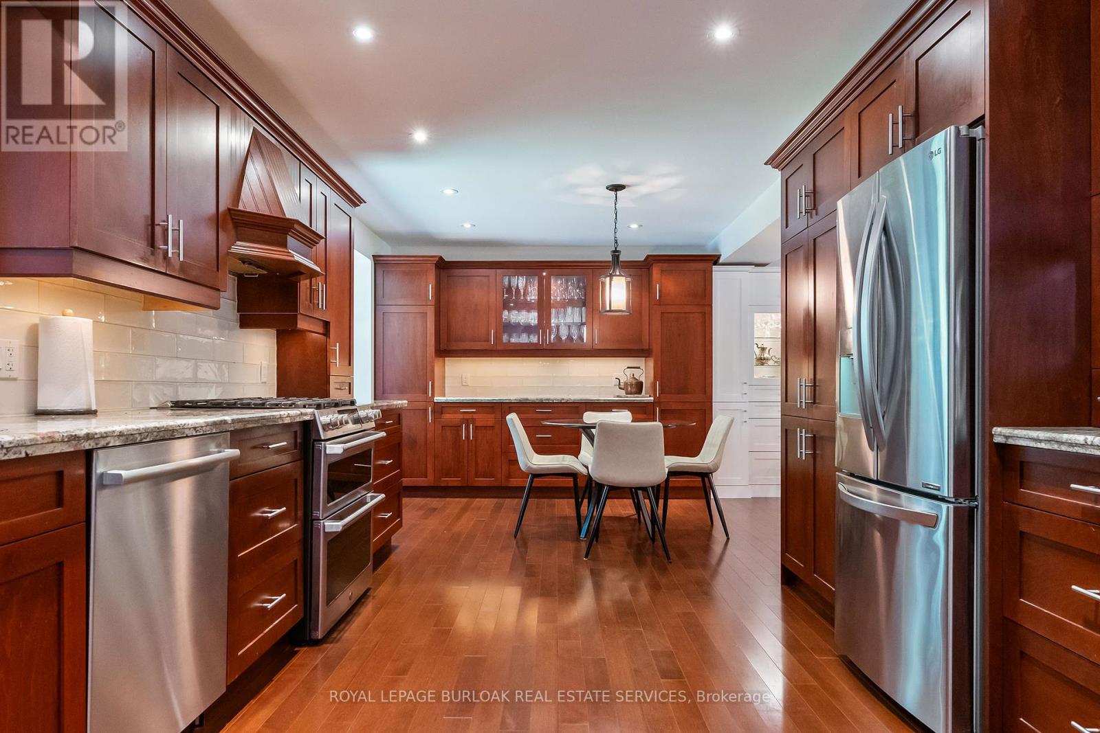 1318 Hillview Crescent, Oakville, Ontario  L6H 2C7 - Photo 13 - W12423041