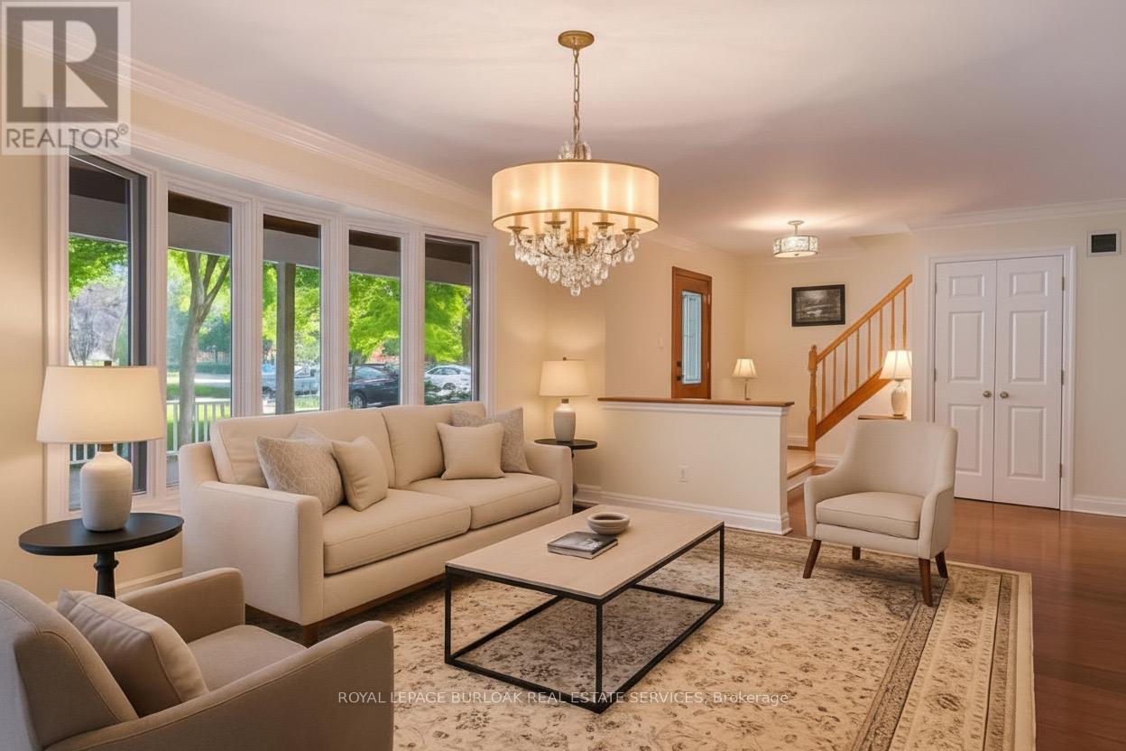 1318 Hillview Crescent, Oakville, Ontario  L6H 2C7 - Photo 9 - W12423041