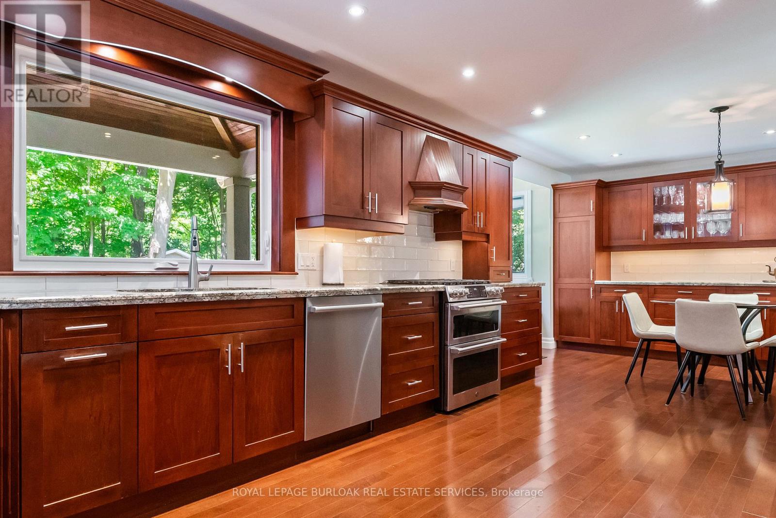 1318 Hillview Crescent, Oakville, Ontario  L6H 2C7 - Photo 14 - W12423041