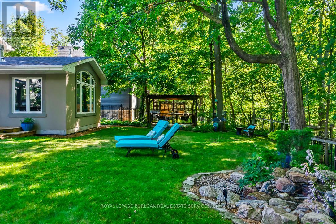 1318 Hillview Crescent, Oakville, Ontario  L6H 2C7 - Photo 42 - W12423041