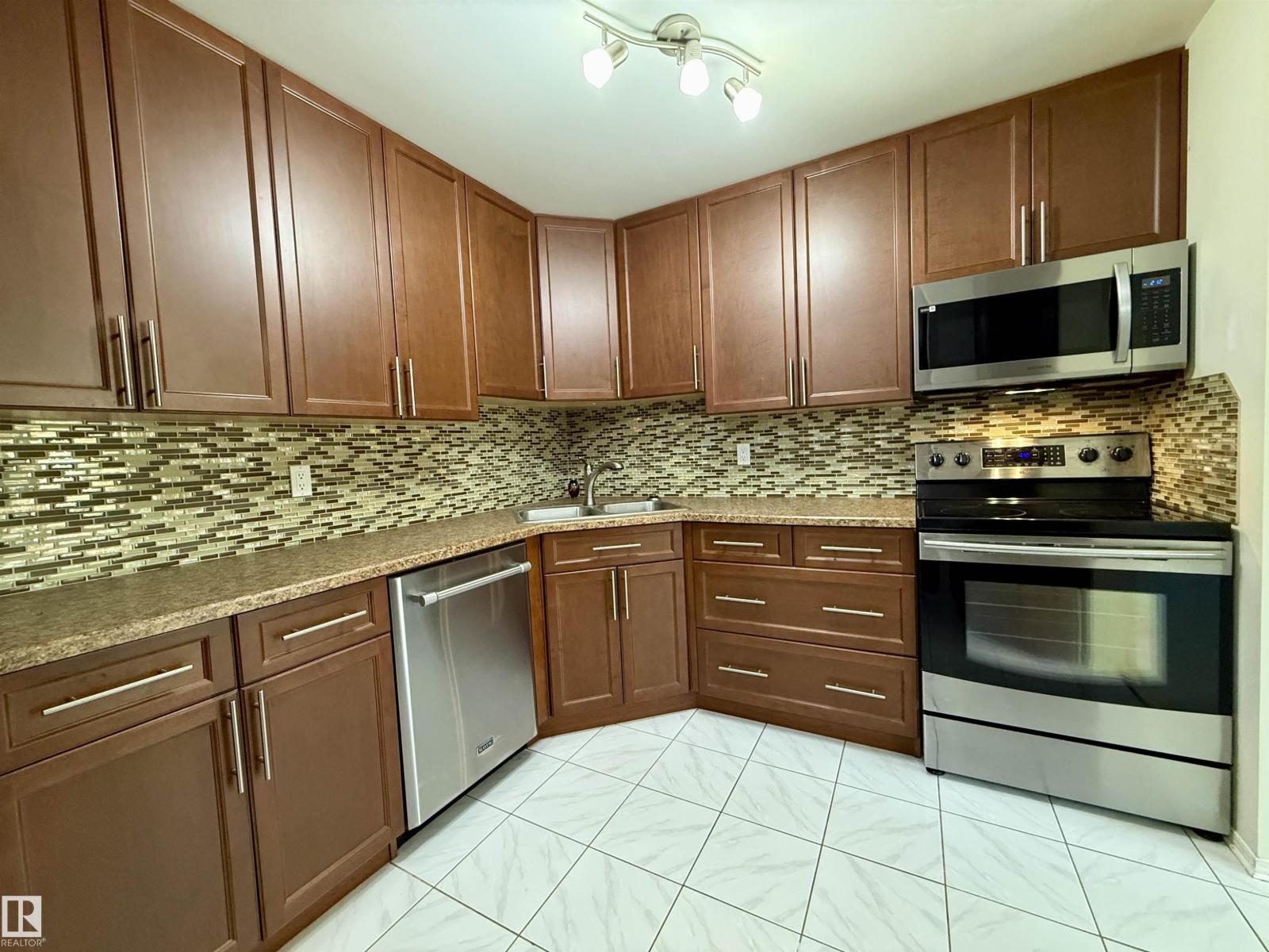 221 Callingwood Pl Nw, Edmonton, Alberta  T5T 2C6 - Photo 10 - E4461015