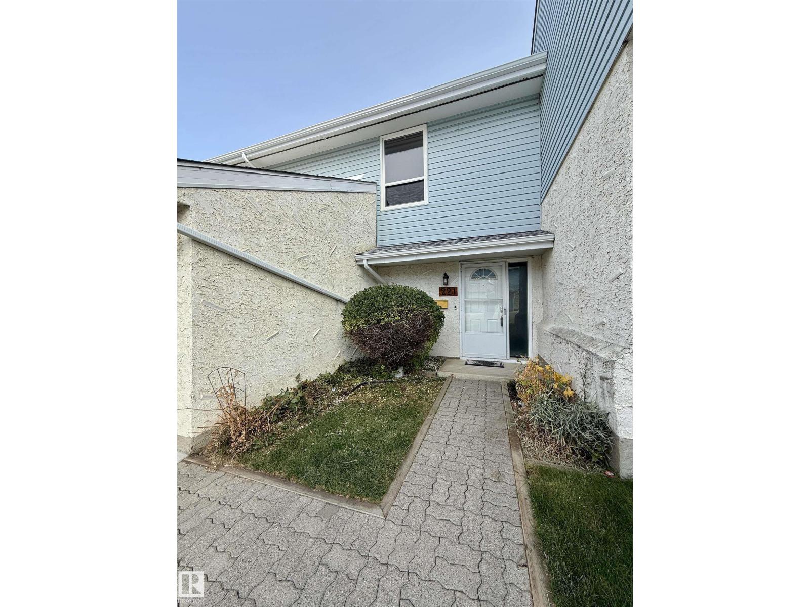221 Callingwood Pl Nw, Edmonton, Alberta  T5T 2C6 - Photo 2 - E4461015