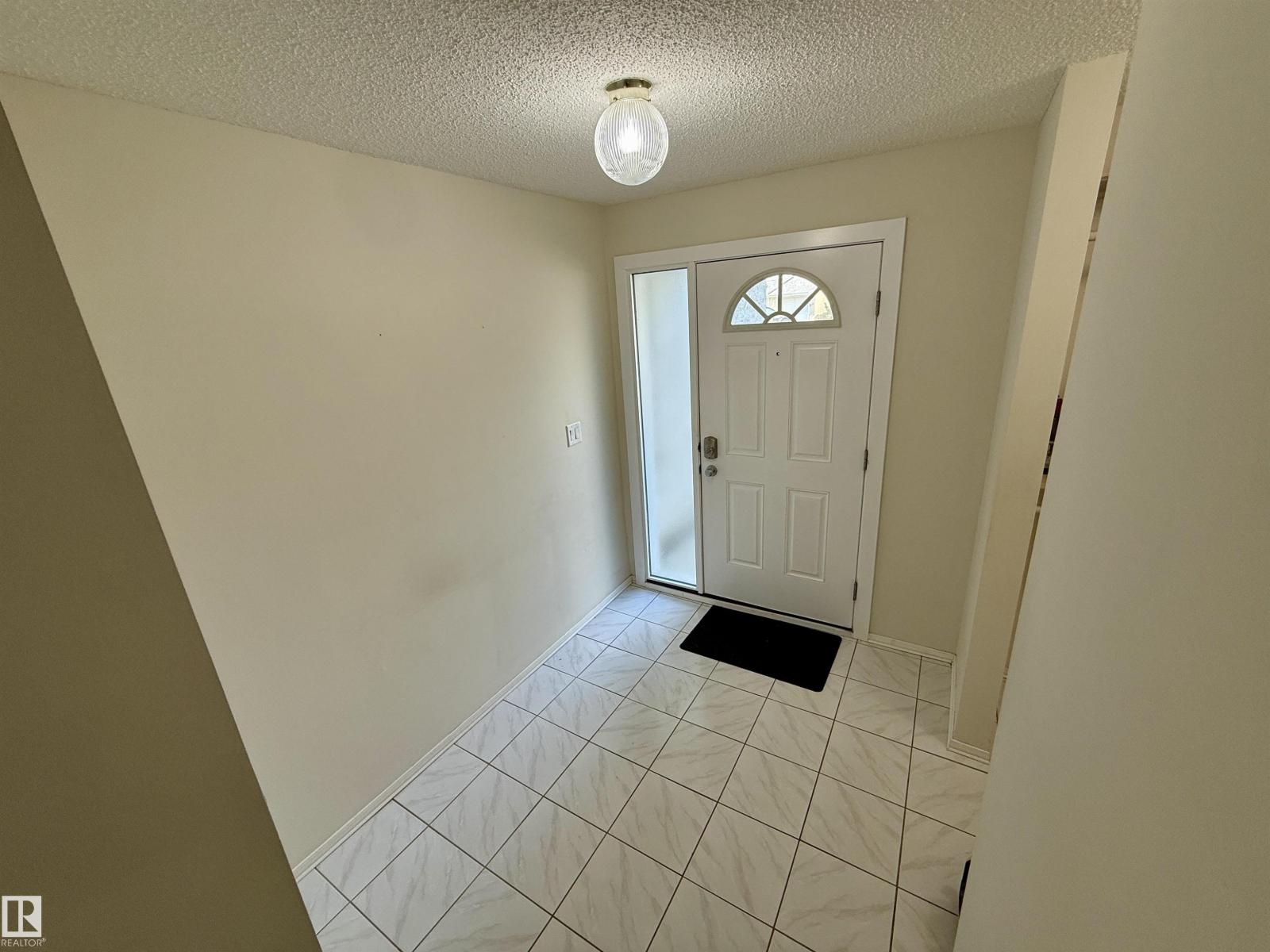 221 Callingwood Pl Nw, Edmonton, Alberta  T5T 2C6 - Photo 3 - E4461015
