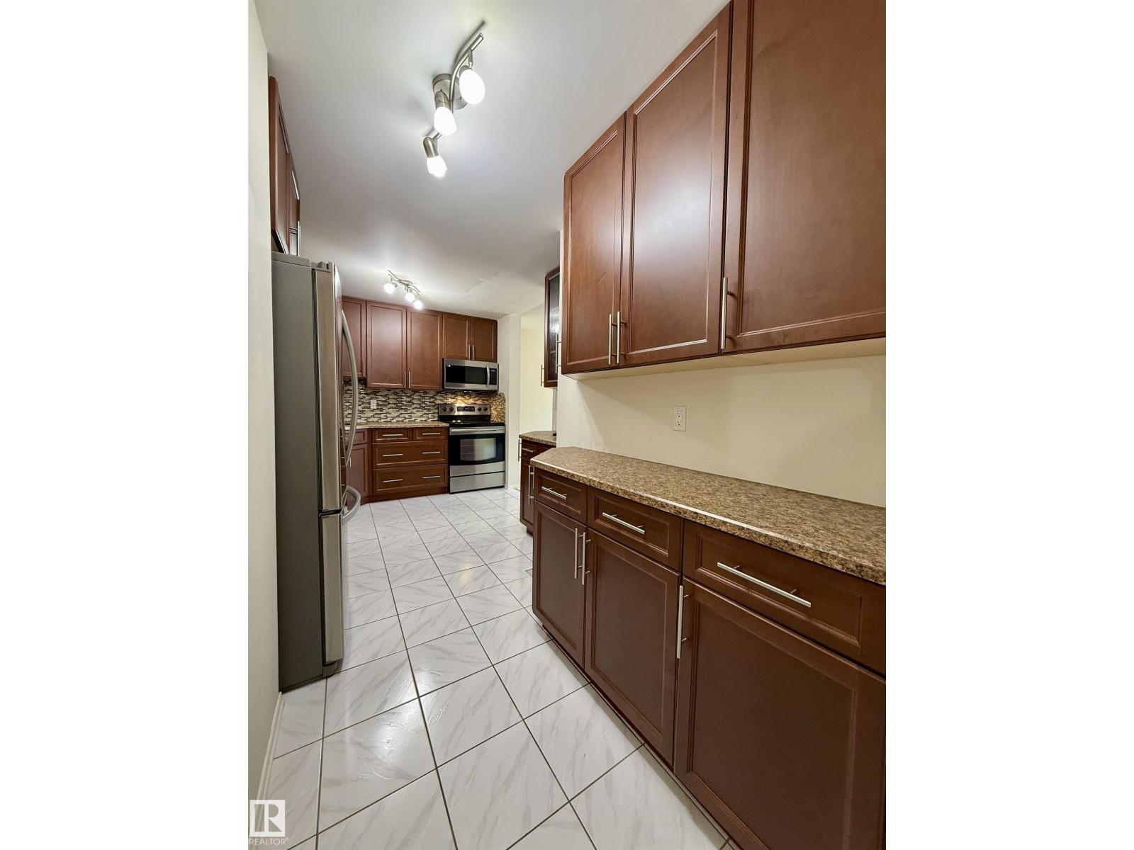 221 Callingwood Pl Nw, Edmonton, Alberta  T5T 2C6 - Photo 6 - E4461015