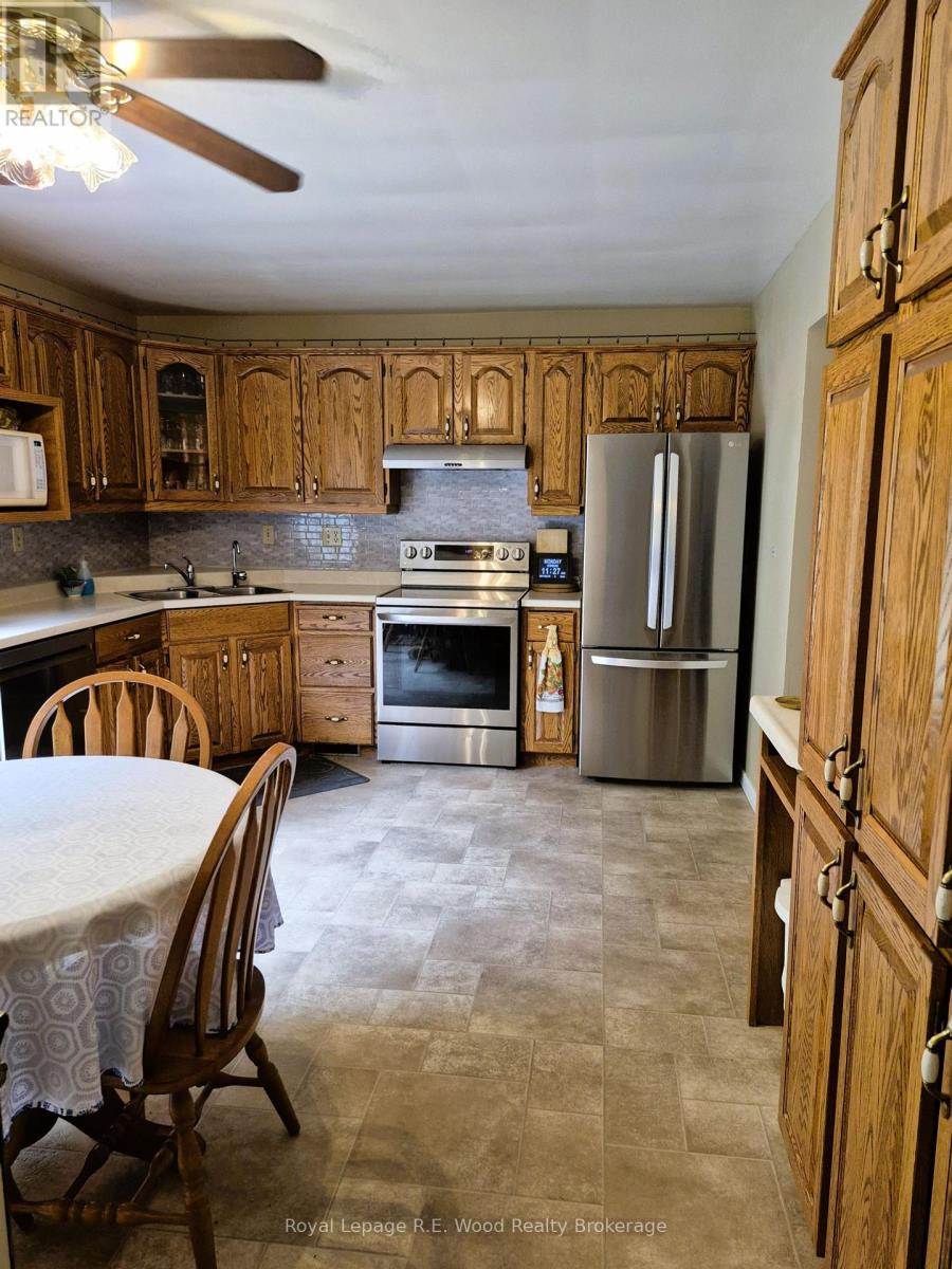 15 Trottier Drive, Tillsonburg, Ontario  N4G 4P6 - Photo 4 - X12447445