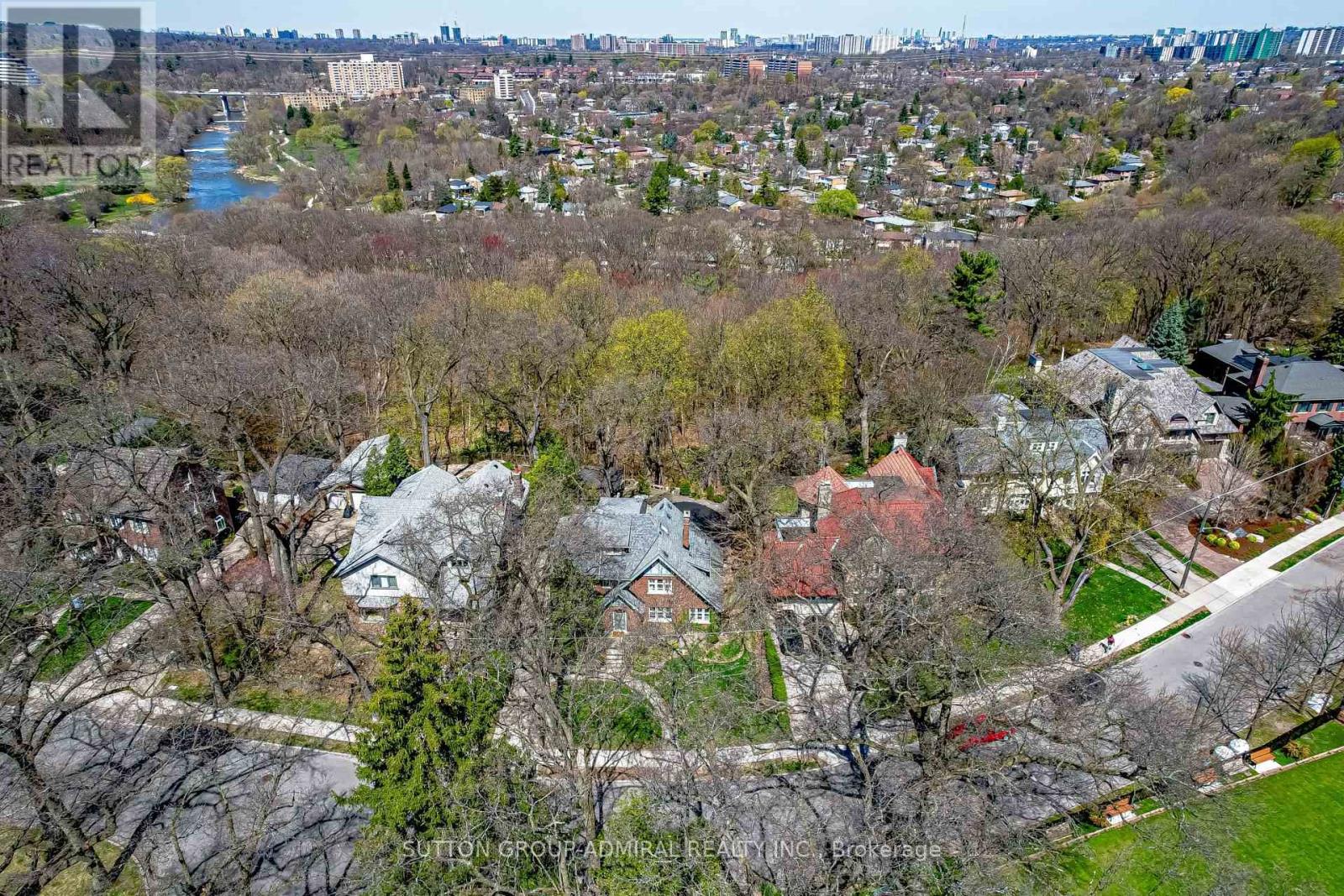 72 Baby Point Road, Toronto, Ontario  M6S 2G3 - Photo 5 - W12447263