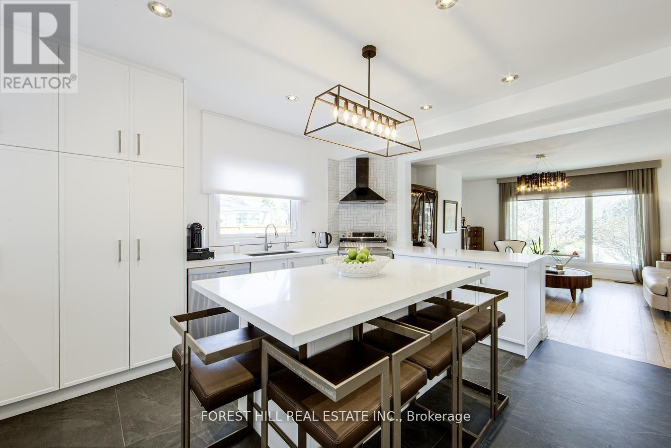 193 Lakewood Drive, Oakville (Co Central), Ontario  L6K 1B3 - Photo 11 - W12447268