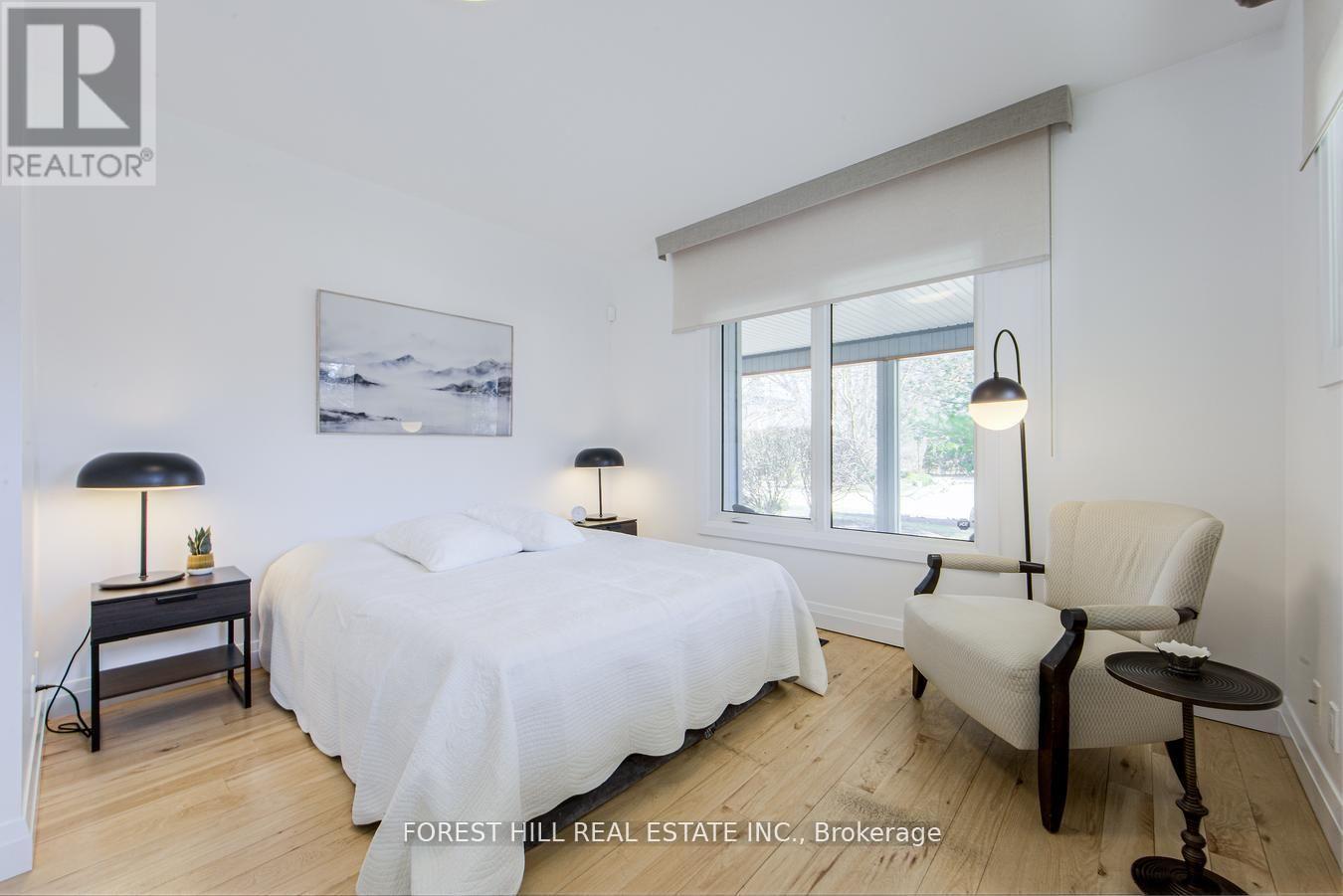 193 Lakewood Drive, Oakville (Co Central), Ontario  L6K 1B3 - Photo 18 - W12447268