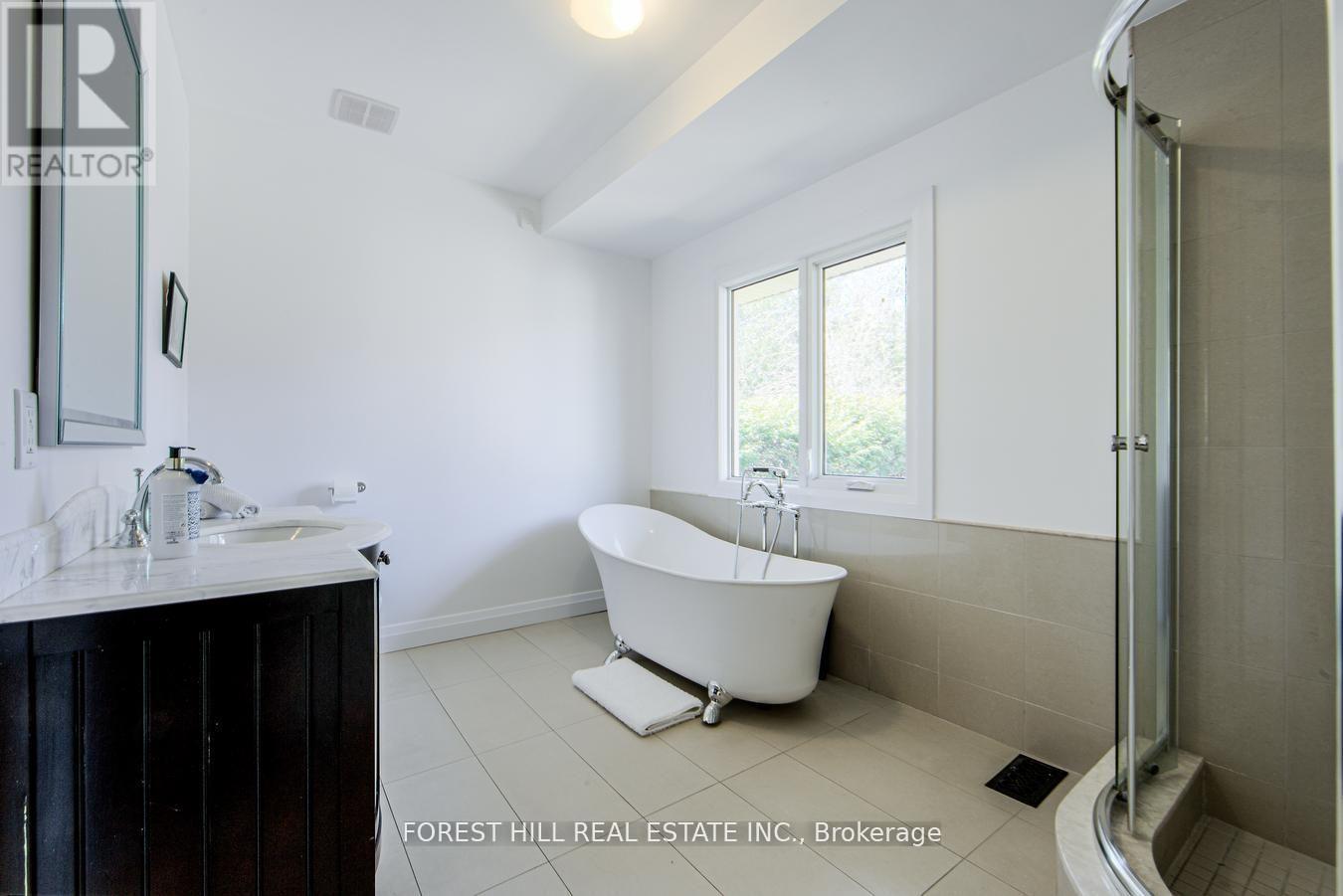 193 Lakewood Drive, Oakville (Co Central), Ontario  L6K 1B3 - Photo 19 - W12447268