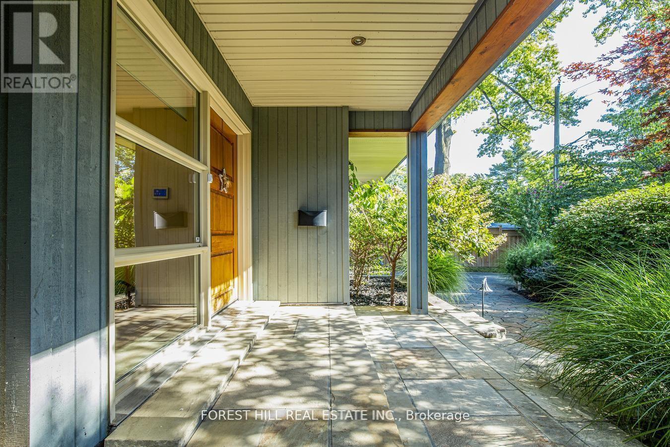 193 Lakewood Drive, Oakville (Co Central), Ontario  L6K 1B3 - Photo 3 - W12447268