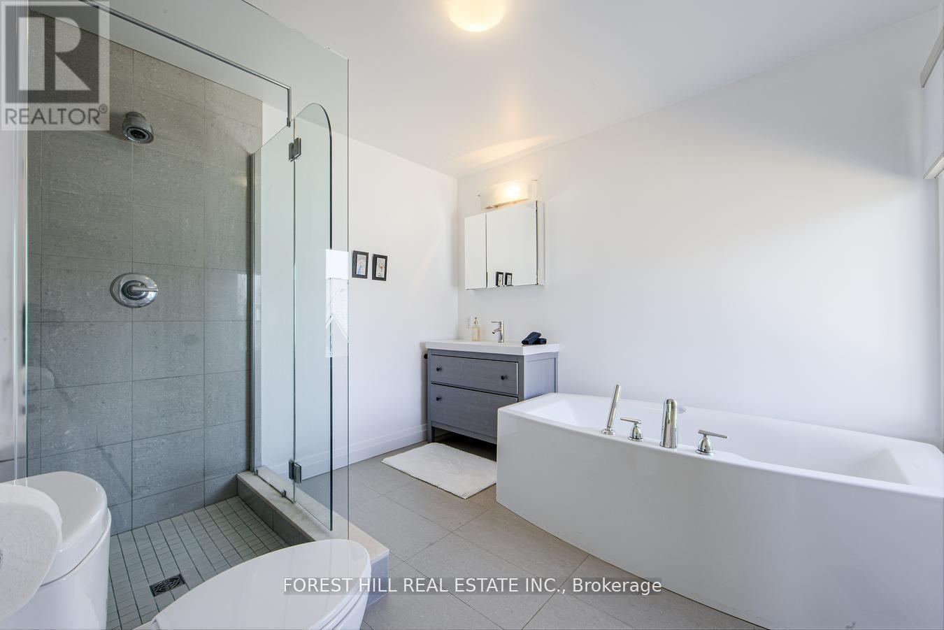 193 Lakewood Drive, Oakville (Co Central), Ontario  L6K 1B3 - Photo 30 - W12447268