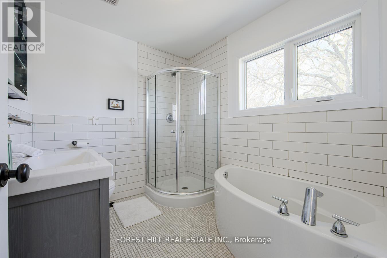 193 Lakewood Drive, Oakville (Co Central), Ontario  L6K 1B3 - Photo 35 - W12447268