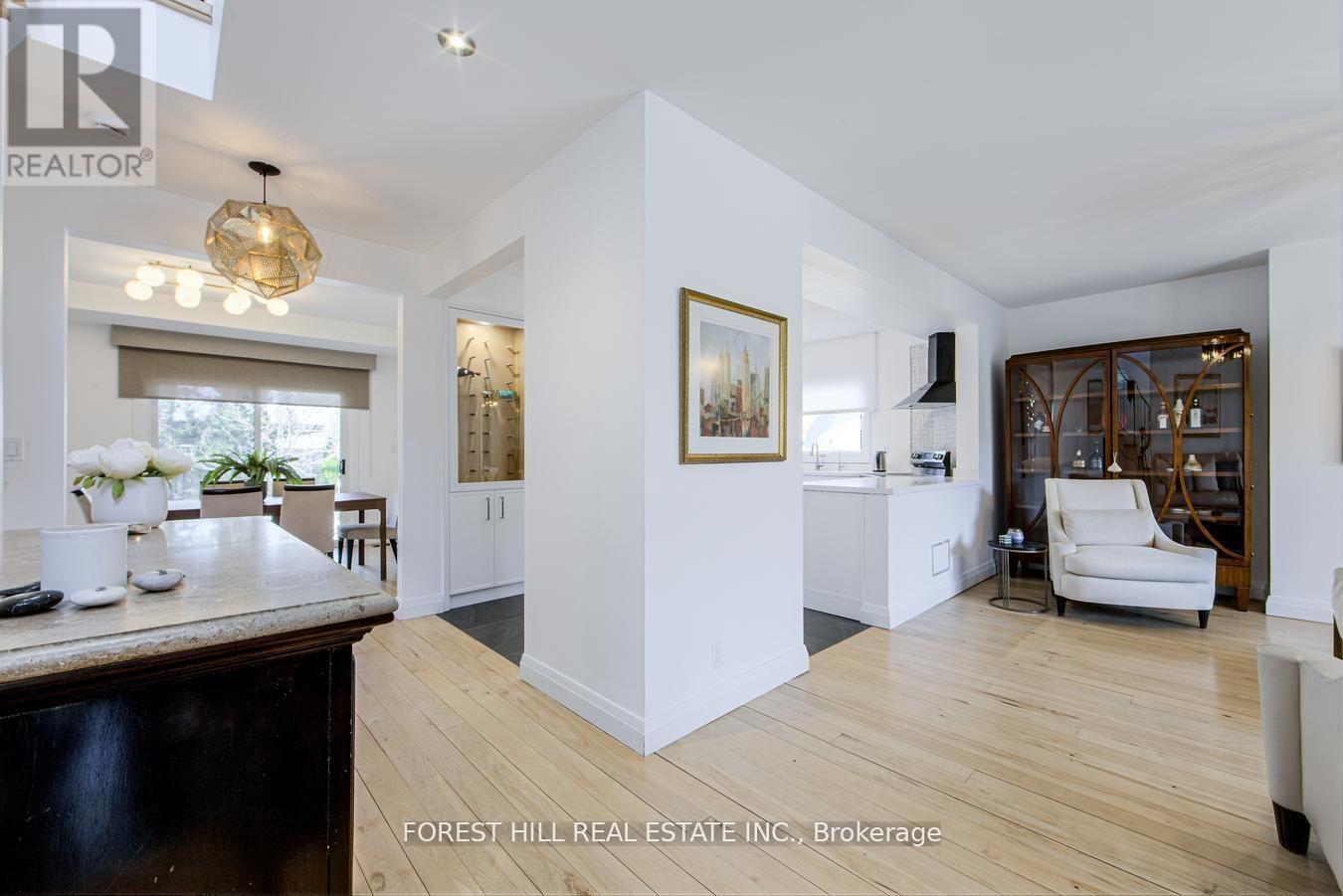 193 Lakewood Drive, Oakville (Co Central), Ontario  L6K 1B3 - Photo 6 - W12447268