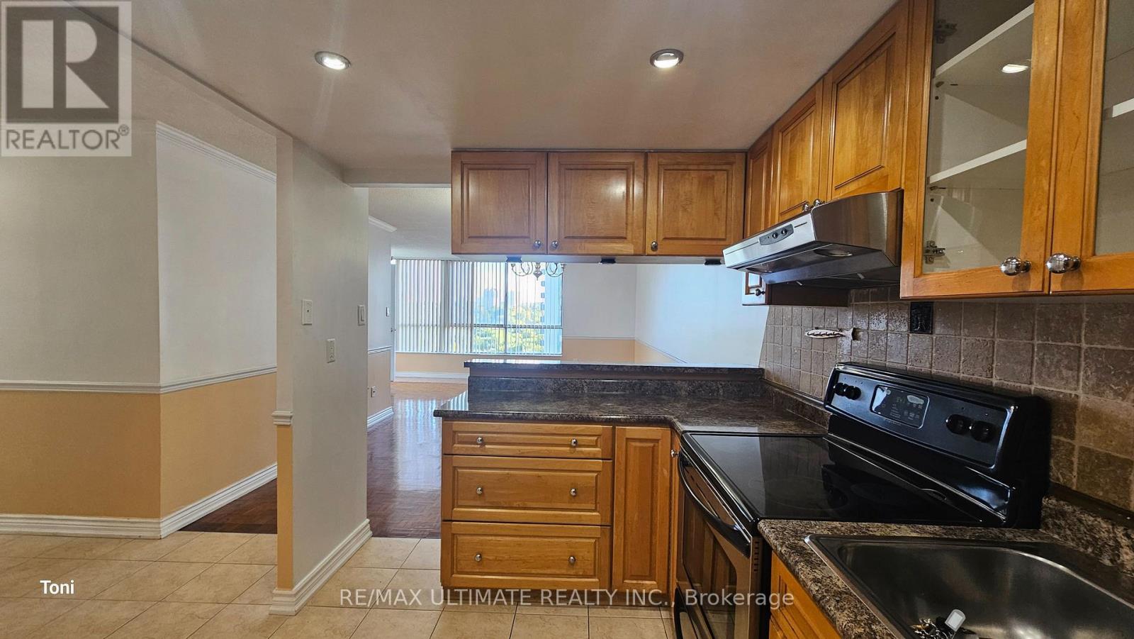 1404 - 10 Martha Eaton Way, Toronto, Ontario  M6M 5B3 - Photo 10 - W12447313