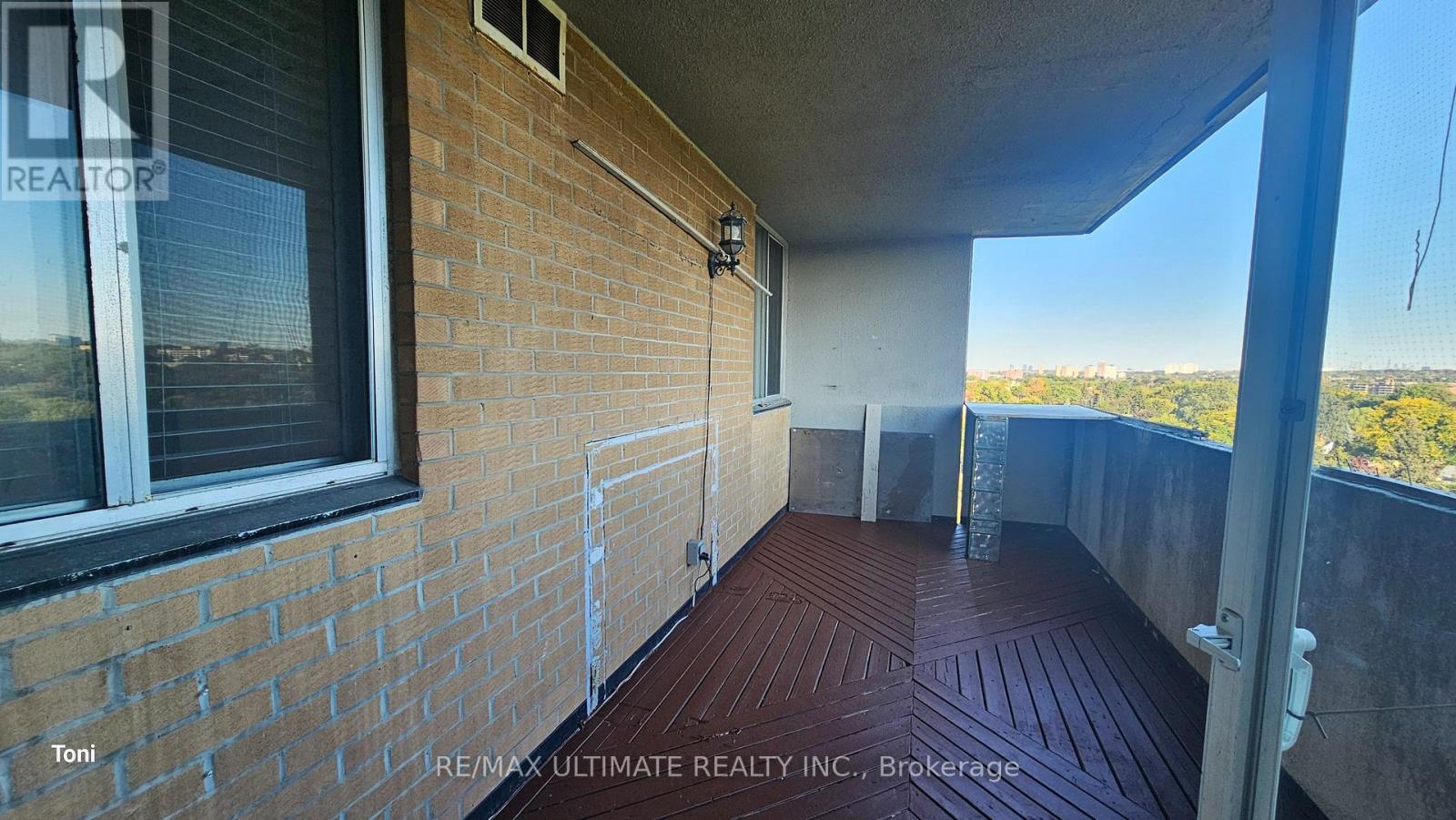 1404 - 10 Martha Eaton Way, Toronto, Ontario  M6M 5B3 - Photo 11 - W12447313