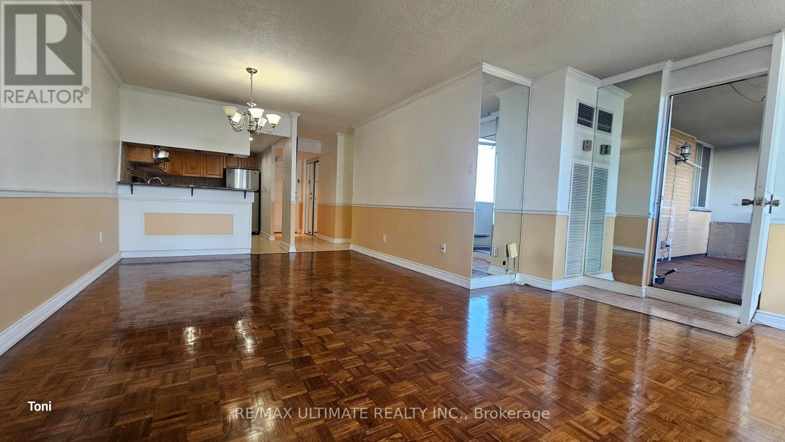 1404 - 10 Martha Eaton Way, Toronto, Ontario  M6M 5B3 - Photo 6 - W12447313