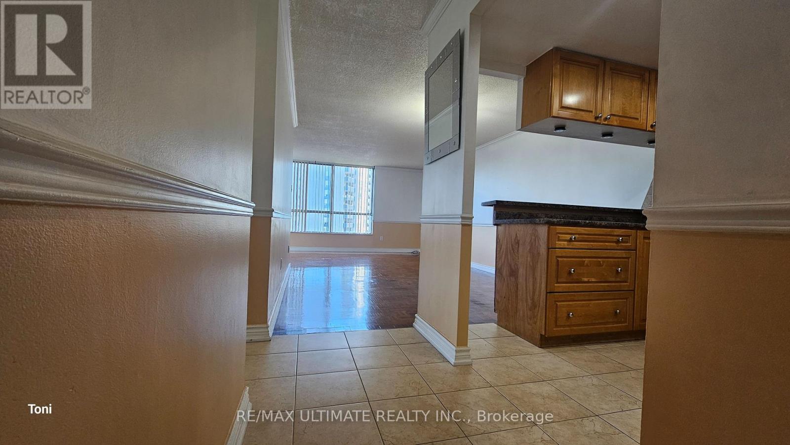 1404 - 10 Martha Eaton Way, Toronto, Ontario  M6M 5B3 - Photo 9 - W12447313