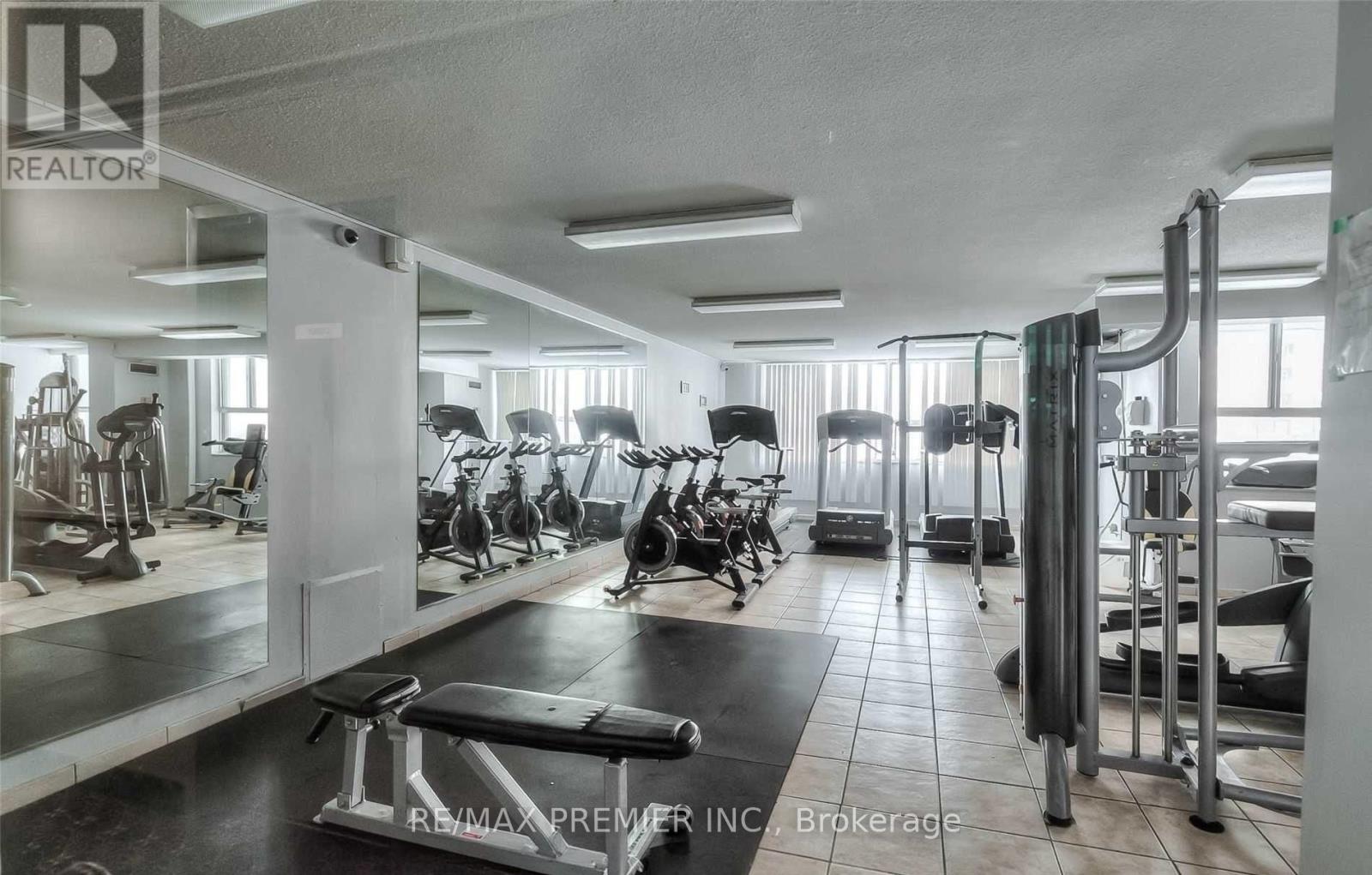 501 - 10 Tobermory Drive, Toronto, Ontario  M3N 2Y5 - Photo 3 - W12447318