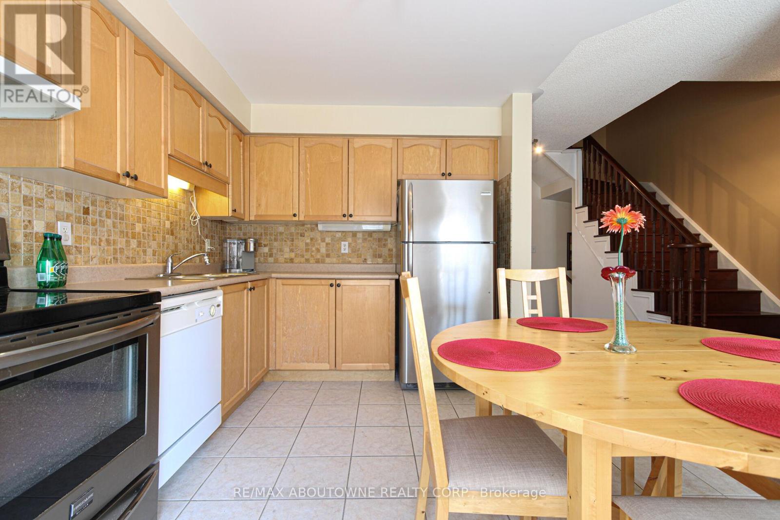327 - 3030 Breakwater Court, Mississauga, Ontario  L5B 4N7 - Photo 11 - W12447324