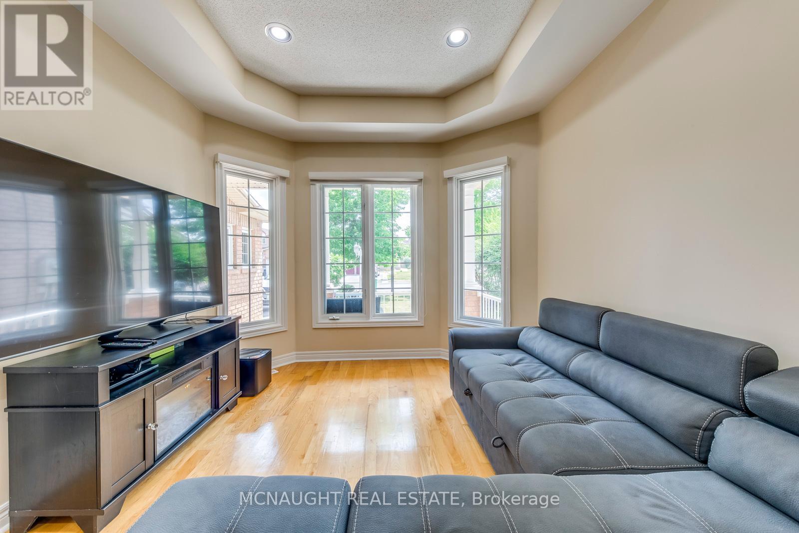 101 Letty Avenue, Brampton, Ontario  L6Y 5E1 - Photo 6 - W12447338