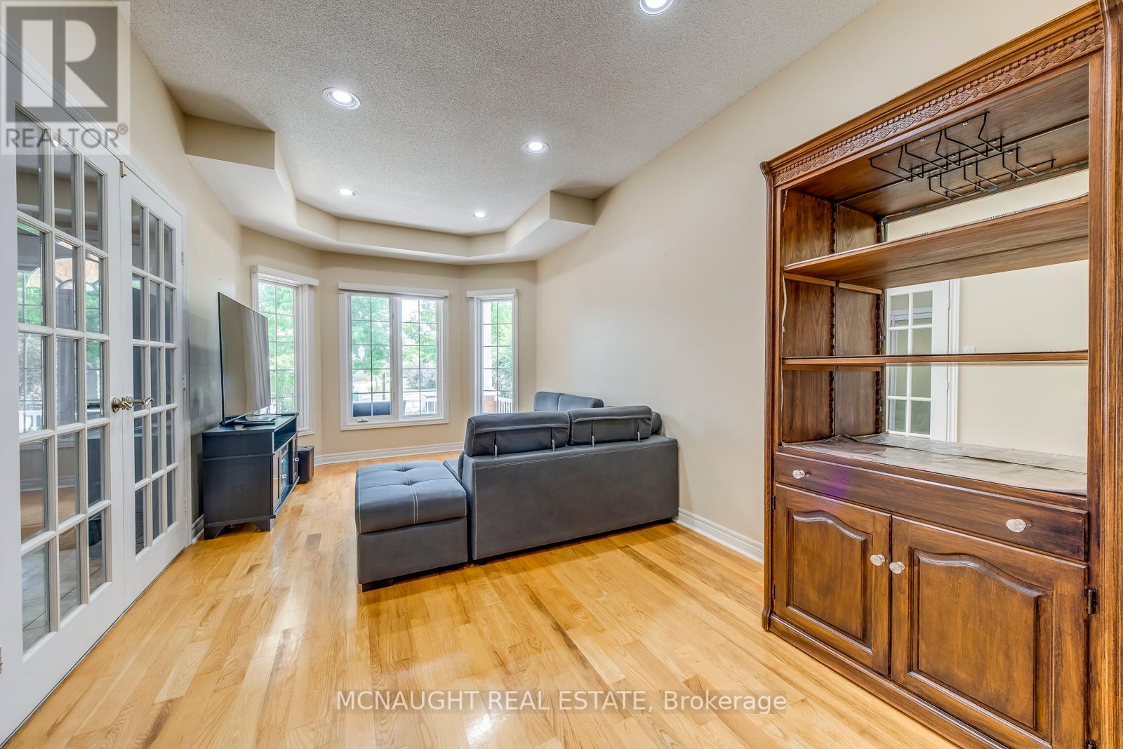 101 Letty Avenue, Brampton, Ontario  L6Y 5E1 - Photo 7 - W12447338