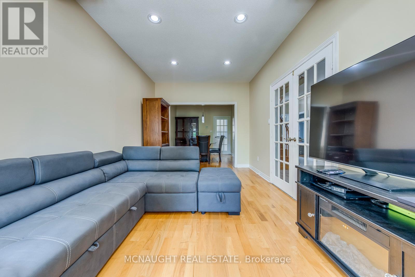 101 Letty Avenue, Brampton, Ontario  L6Y 5E1 - Photo 9 - W12447338