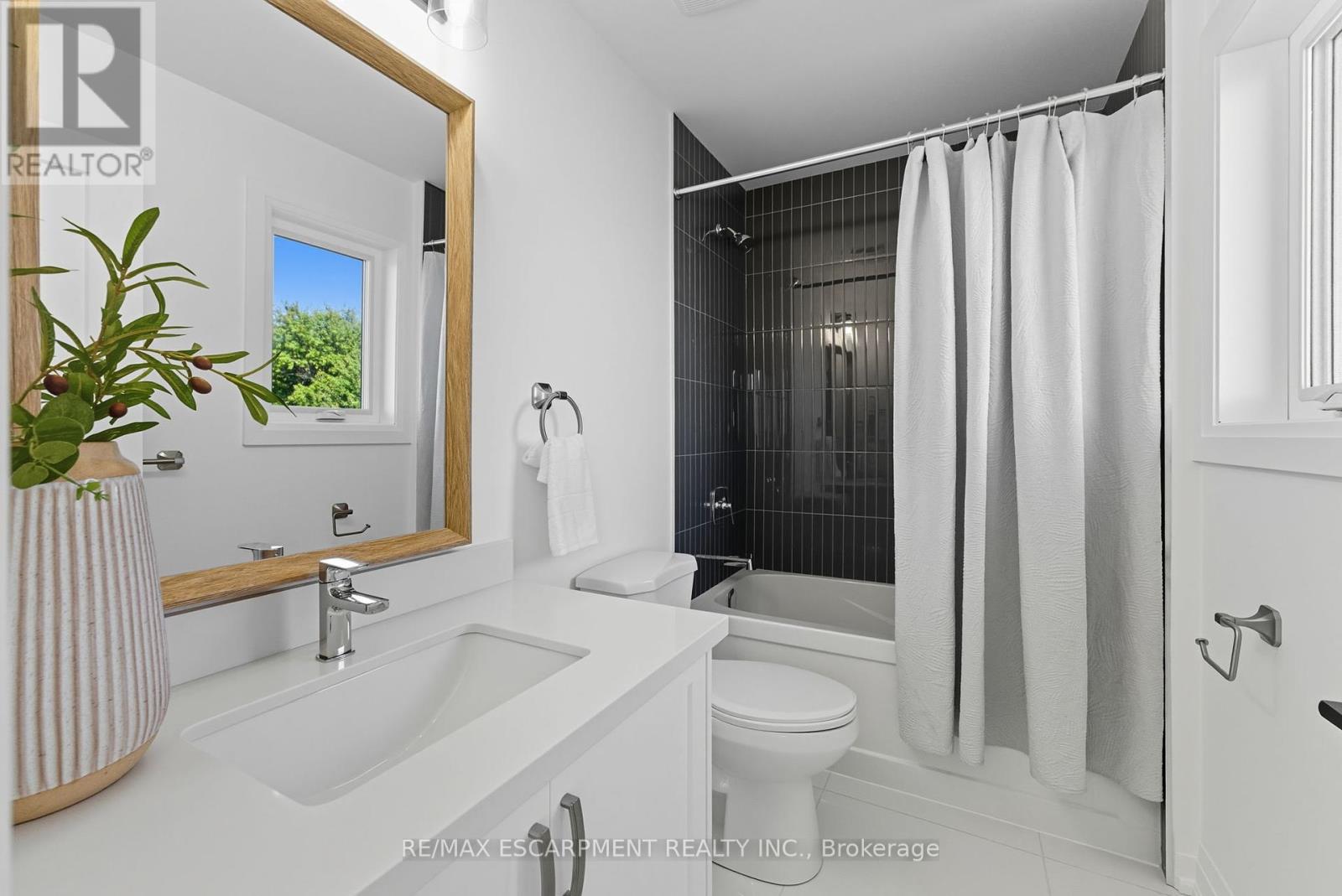 161 Pike Creek Drive, Haldimand, Ontario  N0A 1E0 - Photo 32 - X12447259