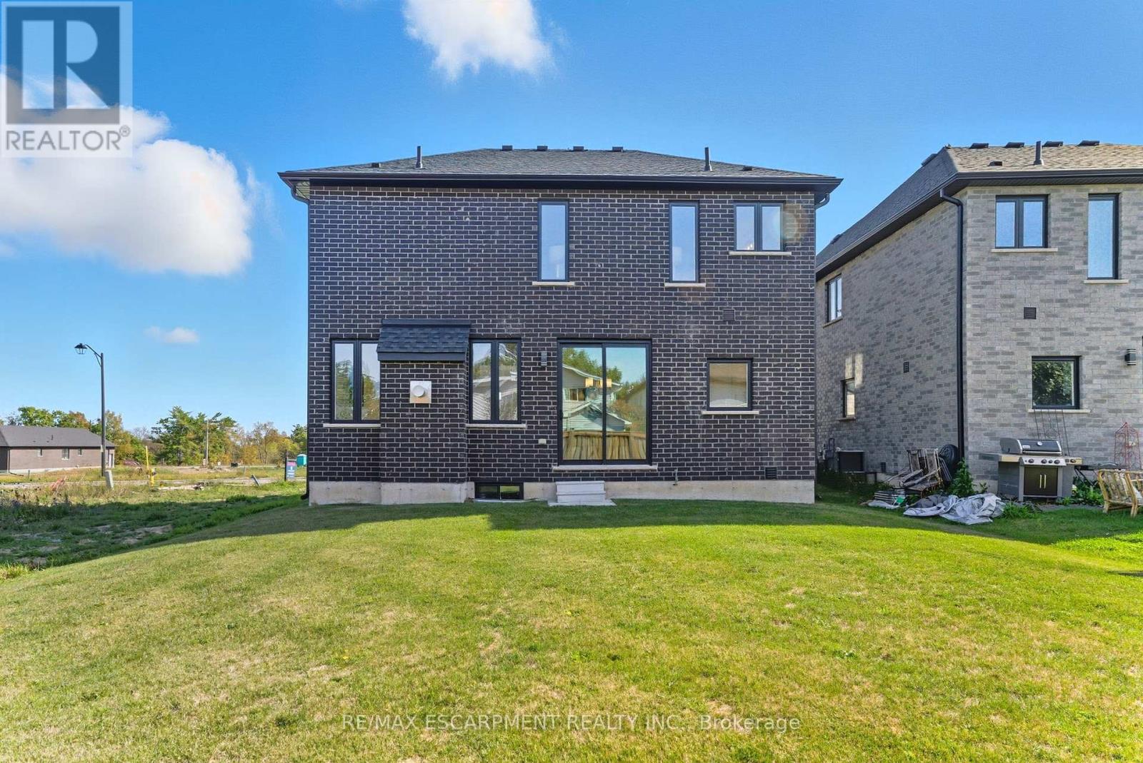 161 Pike Creek Drive, Haldimand, Ontario  N0A 1E0 - Photo 39 - X12447259