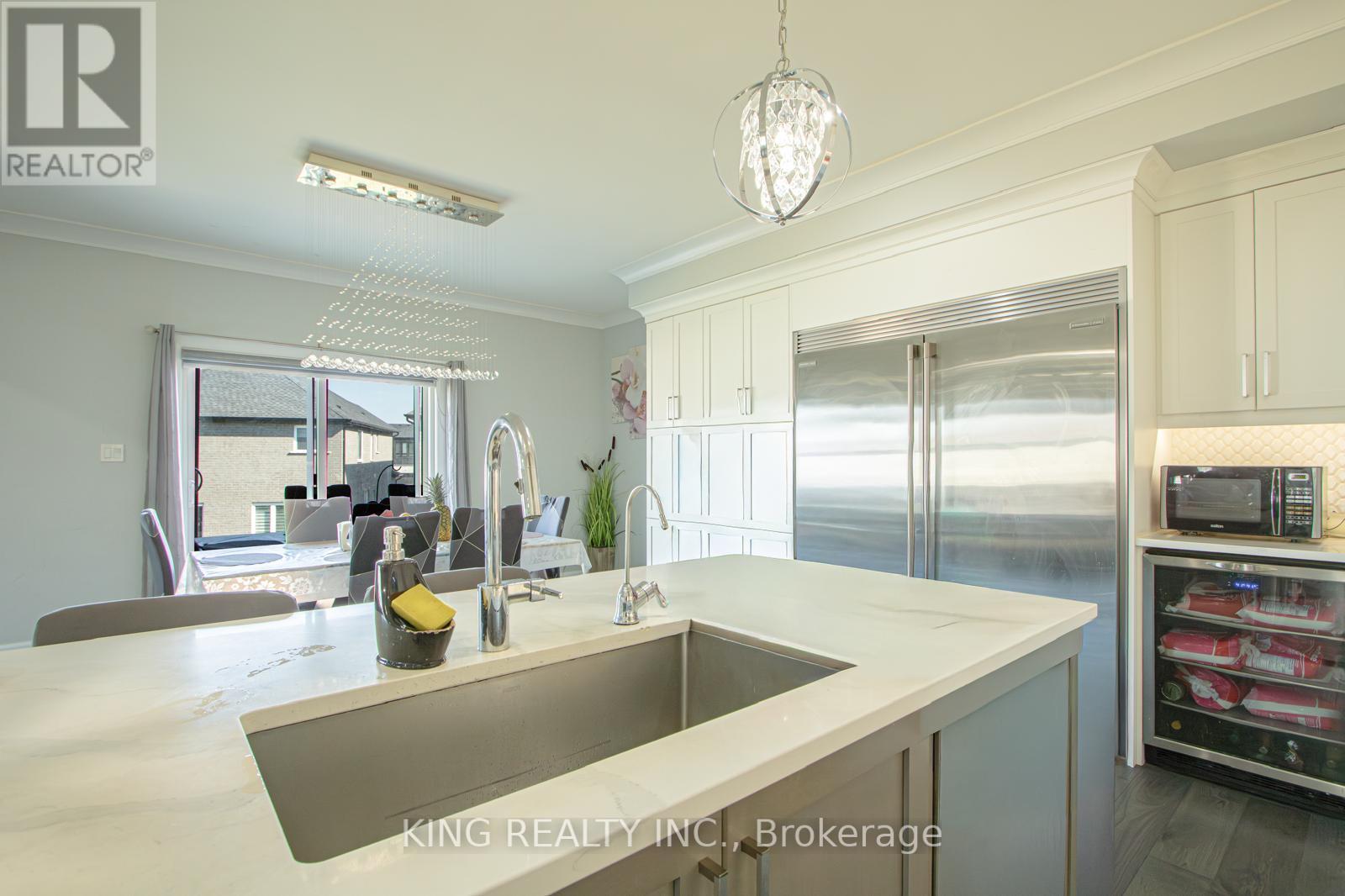 2880 Doyle Drive, London South (South U), Ontario  N6M 1G5 - Photo 11 - X12447261