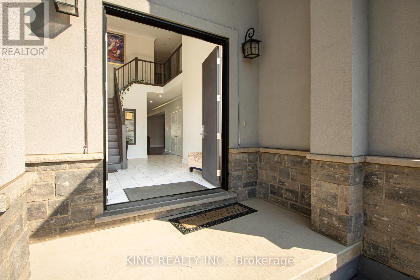 2880 Doyle Drive, London South (South U), Ontario  N6M 1G5 - Photo 4 - X12447261