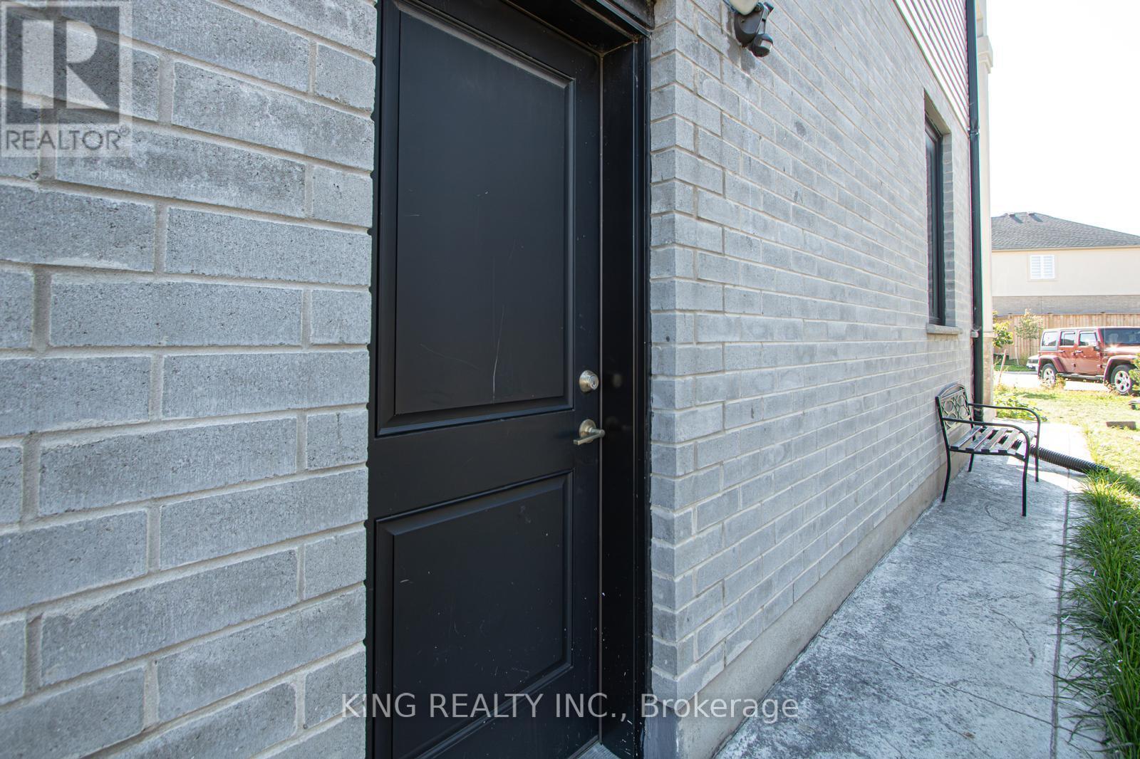 2880 Doyle Drive, London South (South U), Ontario  N6M 1G5 - Photo 42 - X12447261
