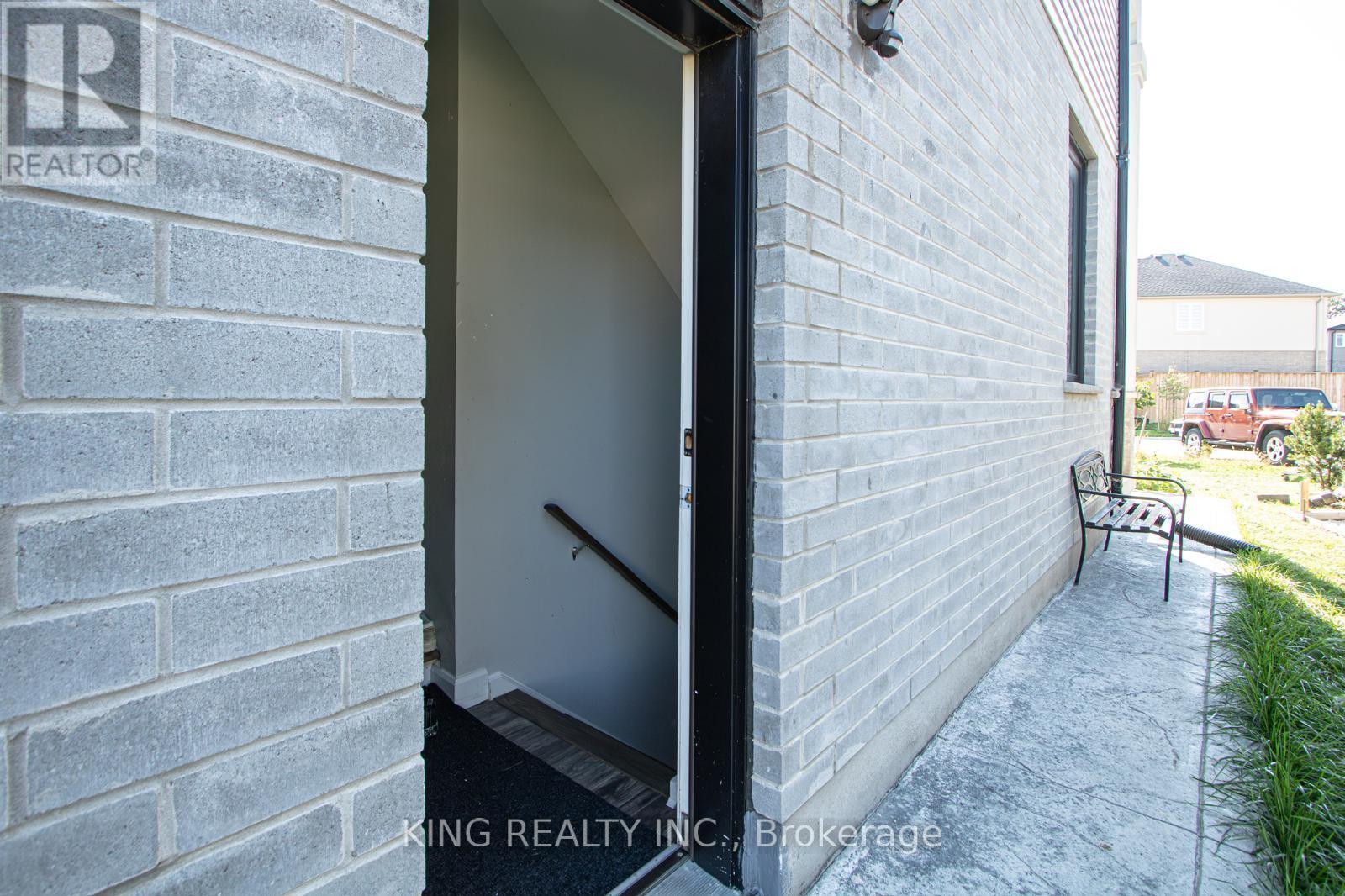 2880 Doyle Drive, London South (South U), Ontario  N6M 1G5 - Photo 43 - X12447261